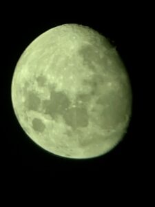 Photograph the Moon using a Smartphone + Telescope